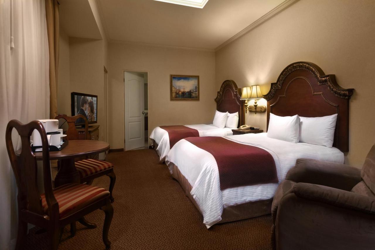 Safi Royal Luxury Centro Hotel Monterrey Buitenkant foto A room at the Hotel del Angel