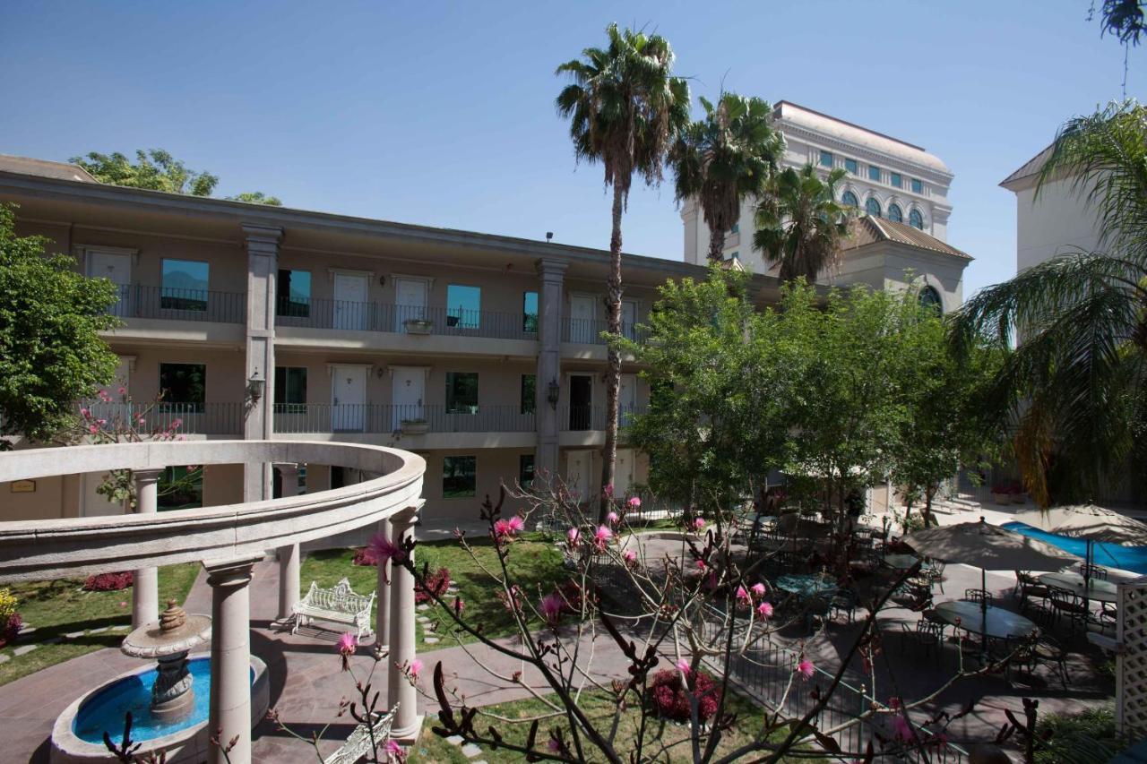 Safi Royal Luxury Centro Hotel Monterrey Buitenkant foto The courtyard at the hotel